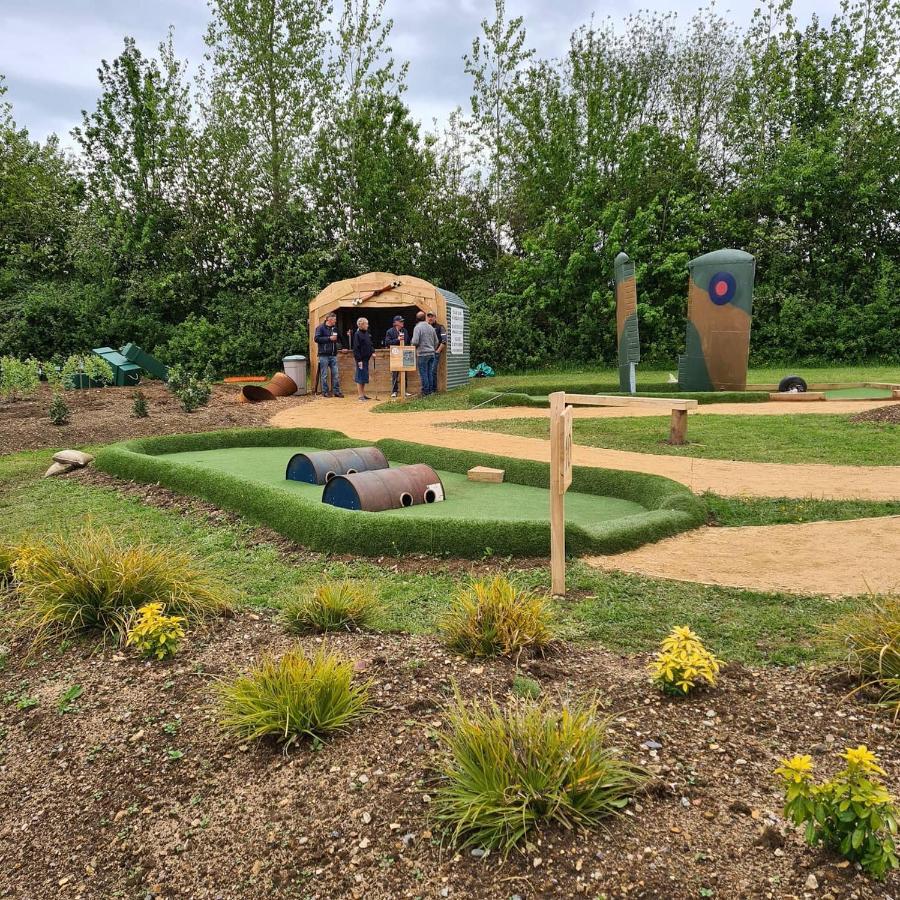 Bell Tent Glamping At Marwell Resort Winchester Kültér fotó