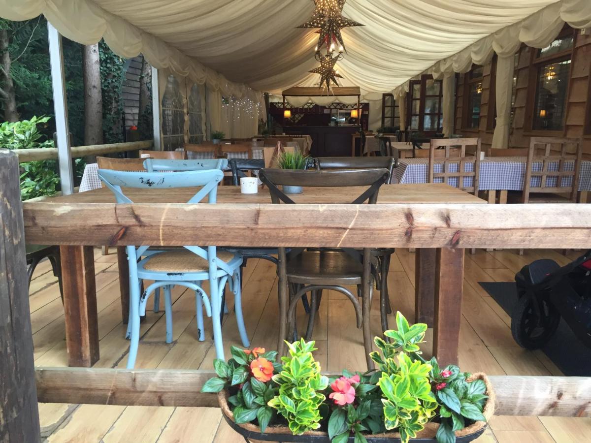 Bell Tent Glamping At Marwell Resort Winchester Kültér fotó